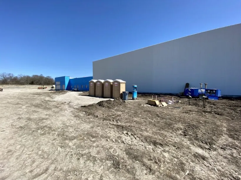 Milos-Tea-Distribution-Center-On-Call-Services-tremendous-amount-of-interior-space-and-privacy